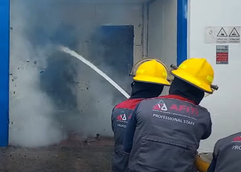 Ensayo de puerta cortafuego en horno de resistencia al fuego conforme a la norma UNE-EN 1634-1 / Fire resistance test of a fire door in furnace according to UNE-EN 1634-1 standard
